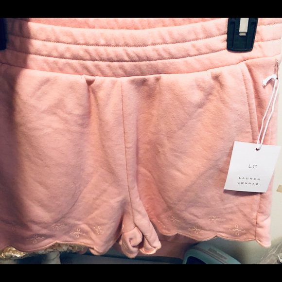 Nwt Lauren Conrad Sweatshirt Shorts Set Scalloped Floral Design Ruffles M - Picture 4 of 9